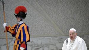 El papa Francisco pide combatir la "podredumbre cerebral" que causa el scrolling en redes sociales