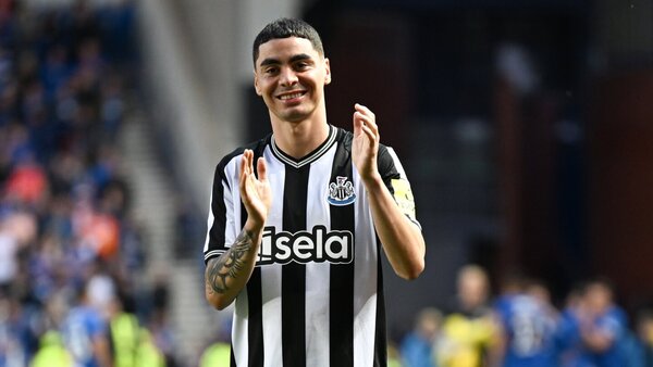 Miguel Almirón, ovacionado en su despedida del Newcastle