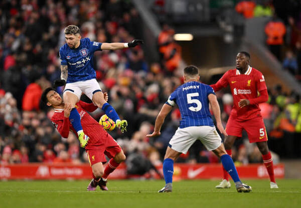 Debut con asistencia de gol para Julio Enciso, en la derrota del Ipswich Town - 1000 Noticias