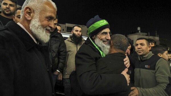 Los 200 detenidos liberados por Israel tras el intercambio de rehenes en Gaza