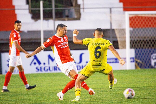 Versus / Recoleta amarga a General Caballero con un gol en tiempo de adición