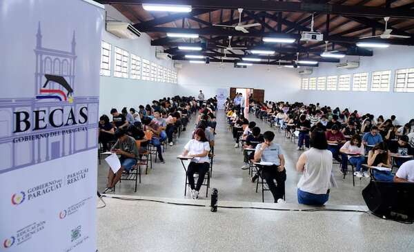 Miles de jóvenes rindieron en busca de una beca de estudio - Nacionales - ABC Color