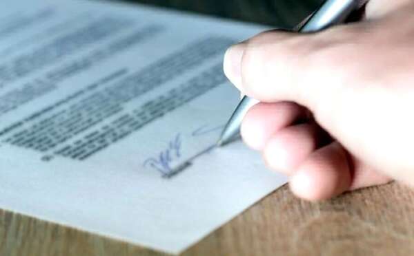 La falsificación de documentos sociales - Económico - ABC Color