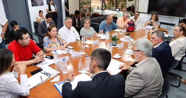 La Nación / Centrales sindicales reanudan el diálogo