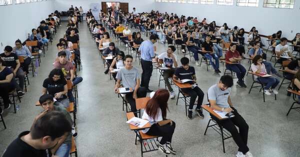 La Nación / Cerca de 18.000 jóvenes buscan acceder a las becas del Gobierno
