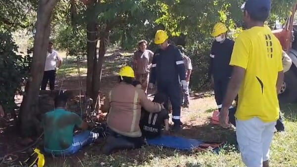 Mujer es rescatada tras caer a un pozo de 30 metros de profundidad en San Pedro
