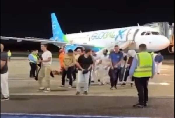 Video: brasileños fueron deportados de EE.UU. esposados y Lula reacciona - Mundo - ABC Color