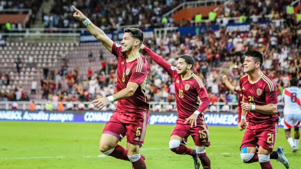 Venezuela aplasta a Perú y Uruguay vence a Chile