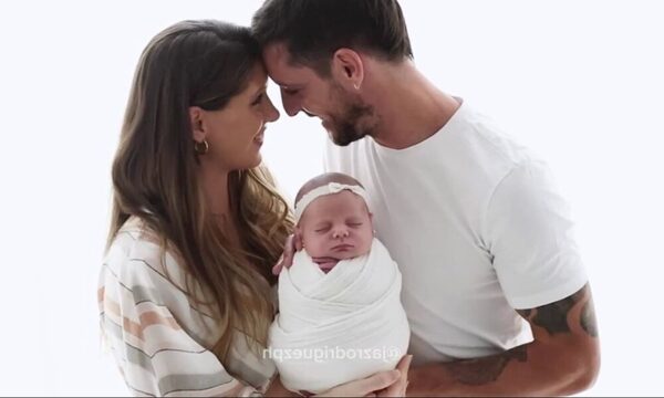 (VIDEO) ¡El pelotero Ale Silva y su doña presentaron a su hija con una tierna sesión de fotos!