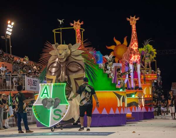 Explosión de ritmos y colores: se inició el Carnaval Encarnaceno 2025 - Viajes - ABC Color