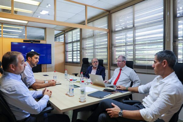 MIC y sector metalúrgico enfocados en incremento de la producción nacional y la mano de obra - .::Agencia IP::.