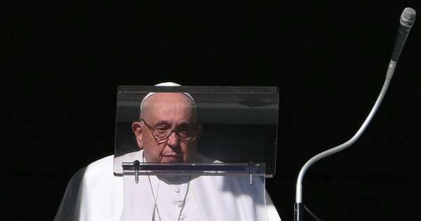La Nación / El papa pide que el "horror" del Holocausto no sea ni olvidado ni negado