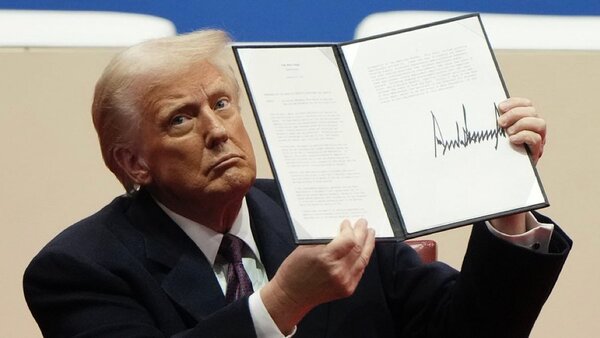 Trump ordenó trasladar a personas transgénero a cárceles de hombres - 1000 Noticias