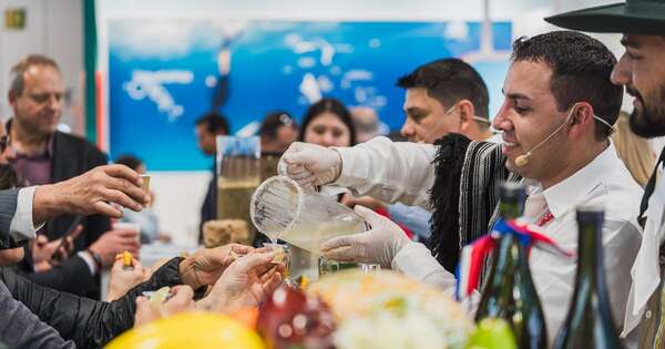 La Nación / Paraguay brinda con caña y brilla en Fitur 2025, cautivando a más de 15.000 visitantes