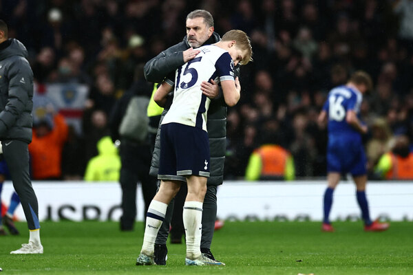 Versus / Tottenham pierde en casa ante Leicester y sigue en caída libre