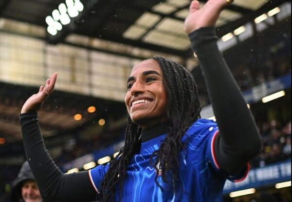 Versus / Chelsea ficha a la estadounidense Girma, en operación récord para el fútbol femenino