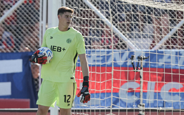 Versus / Orlando Gill y un partido perfecto que sorprende y enamora a todos en Argentina