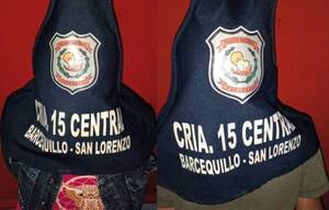 La parada los dejó mal parados: Los pescaron haciendo “eso” ¡en plena calle!