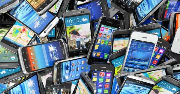 La Nación / El daño al dar el celular a los niños “es algo irreversible”, advierte especialista