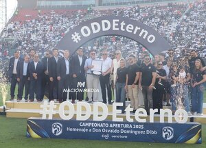 Versus / El homenaje del fútbol paraguayo al eterno Osvaldo Domínguez Dibb