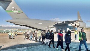 Brasil repudia a EEUU por usar esposas para la deportación
