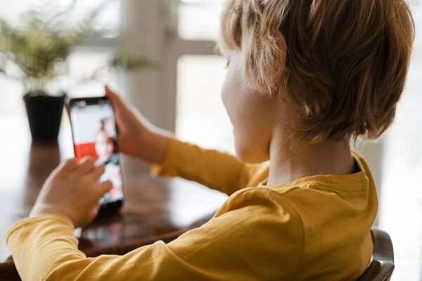 Posturas divididas sobre proyecto que busca prohibir celulares en las escuelas - Nacionales - ABC Color