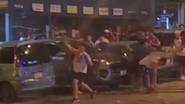 Video: incidentes entre hinchas y la Policía en la previa del partido entre Cerro Porteño y Libertad - Policiales - ABC Color