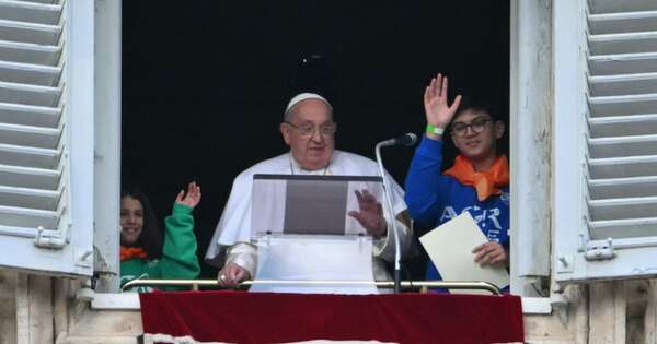 La Nación / El papa pidió no olvidar ni negar el Holocausto