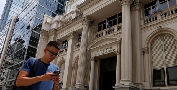 La actividad económica de Argentina subió 0,1% interanual en noviembre de 2024 y 0,9% respecto de octubre