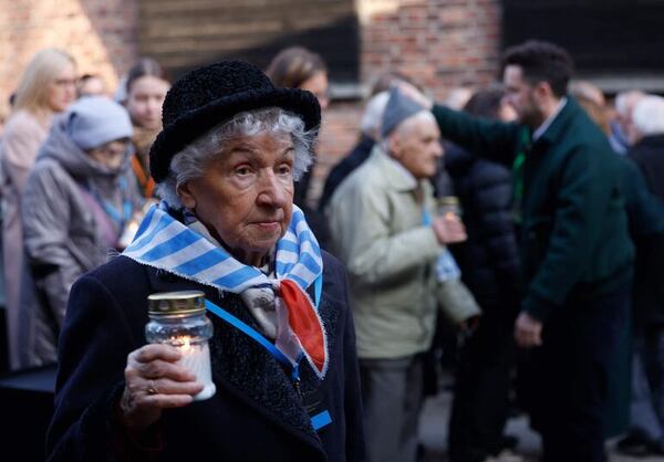Supervivientes inician con velas y flores la 80ª conmemoración de Liberación de Auschwitz - Mundo - ABC Color