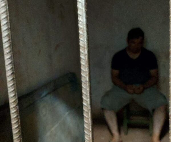 Detienen a sujeto que apaleó a su esposa al ser pillado en la cama con su sobrina – Diario TNPRESS