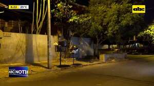 Video: Pareja detenida por mantener relaciones en vía pública - ABC Noticias - ABC Color