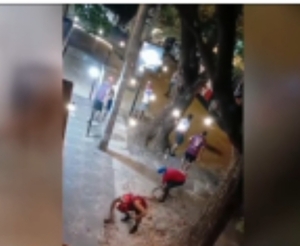 (VIDEO) Barras bravas de Cerro protagonizaron trifulca antes de jugar contra Libertad