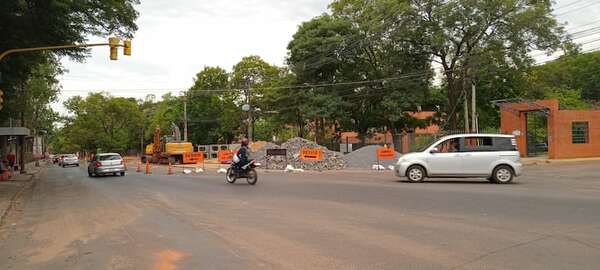 Obras sobre Mariscal López: bloqueos y desvíos frente a la UNA - Nacionales - ABC Color