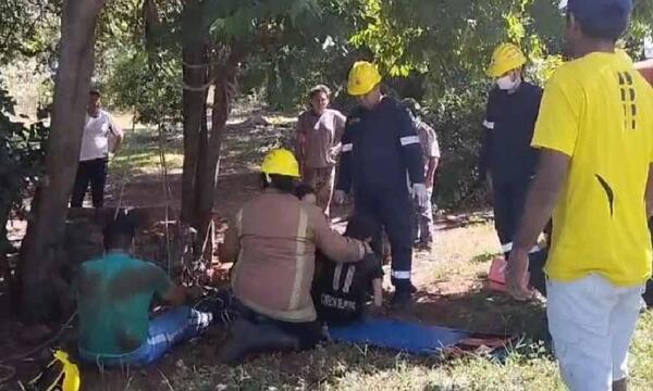 Mujer es rescatada tras caer a un pozo de 30 metros de profundidad en San Pedro – Prensa 5