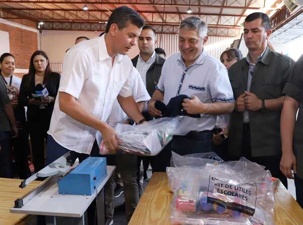 Peña verificó kits escolares e instruye redoblar esfuerzos para que lleguen a todos los estudiantes - .::Agencia IP::.