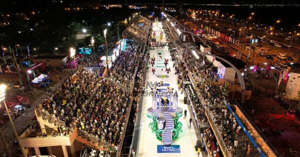 La Nación / Carnaval Encarnaceno arrancó con 12.000 asistentes
