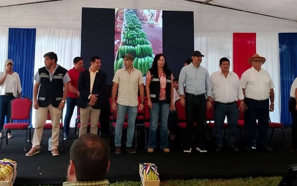 MOPC firma contrato para la construcción de la Ruta de la Banana en Tembiaporã - Noticiero Paraguay
