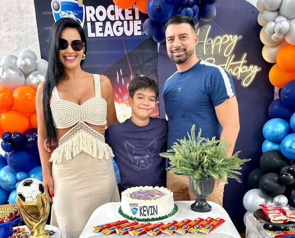 Gloria Vera y Julio Cáceres celebraron la vida de Kevin, “el más pequeño de la casa” - Gente - ABC Color