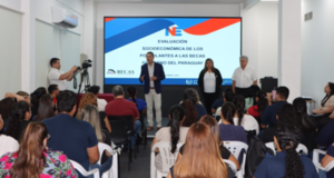Censistas se capacitan para la evaluación socioeconómica de postulantes a Becas del Gobierno - .::Agencia IP::.