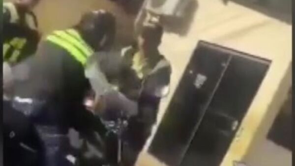 Agente de la PMT de Ñemby detenido tras agresión a un trabajador de Motobolt - SNT