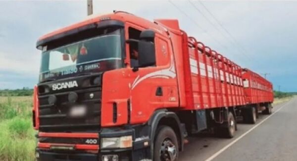 Detención e Incautación de un Camión Tipo Transganado con Orden de Búsqueda y Localización