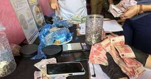 La Nación / Detuvieron a dos personas tras allanamientos de focos de venta de drogas en Ypané