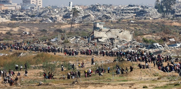Miles de palestinos regresan a pie al norte de Gaza en medio de la devastación - ADN Digital