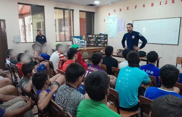 Testimonio de reinserción social: Ex privado de libertad inspira a adolescentes en conflicto con la ley