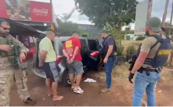 San Pedro: Tenían dos kilos de cocaína en el auto - Policiales - ABC Color
