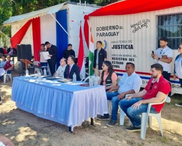 Funcionarios del Registro Civil de Carmelo Peralta trabajan ad honorem debido a falta de presupuesto