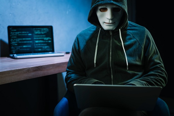 Advierten sobre suplantaciones de identidad a través de publicidades falsas - 1000 Noticias