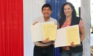 Firman contratos para la pavimentación de la Ruta de la Banana
