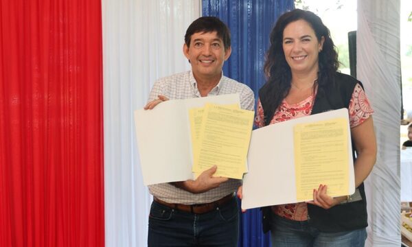 Firman contratos para la pavimentación de la Ruta de la Banana